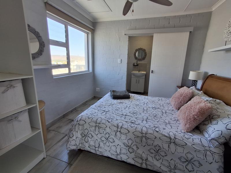 To Let 4 Bedroom Property for Rent in Britannia Bay Western Cape